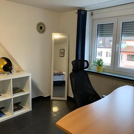 Guenstige Zimmer-unterkunft Mit Gemeinschaftsbad Apartament *