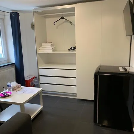 Apartament Guenstige Zimmer-unterkunft Mit Gemeinschaftsbad