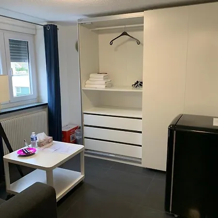 Guenstige Zimmer-unterkunft Mit Gemeinschaftsbad