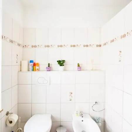 Guenstige Zimmer-unterkunft Mit Gemeinschaftsbad アパート *