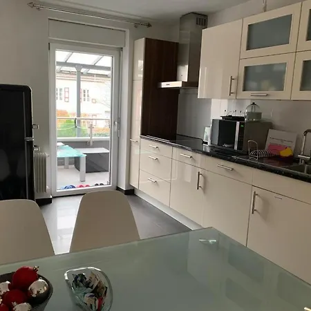 Apartament Guenstige Zimmer-unterkunft Mit Gemeinschaftsbad *