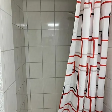 Guenstige Zimmer-unterkunft Mit Gemeinschaftsbad *