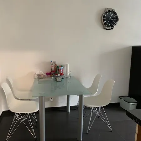 Guenstige Zimmer-unterkunft Mit Gemeinschaftsbad Apartament *