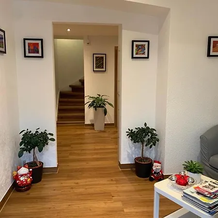 Apartament Guenstige Zimmer-unterkunft Mit Gemeinschaftsbad *