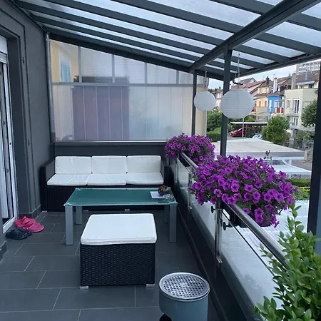 Guenstige Zimmer-unterkunft Mit Gemeinschaftsbad Apartament