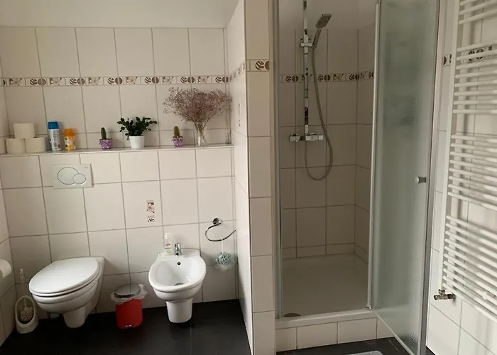 Guenstige Zimmer-unterkunft Mit Gemeinschaftsbad Lägenhet *